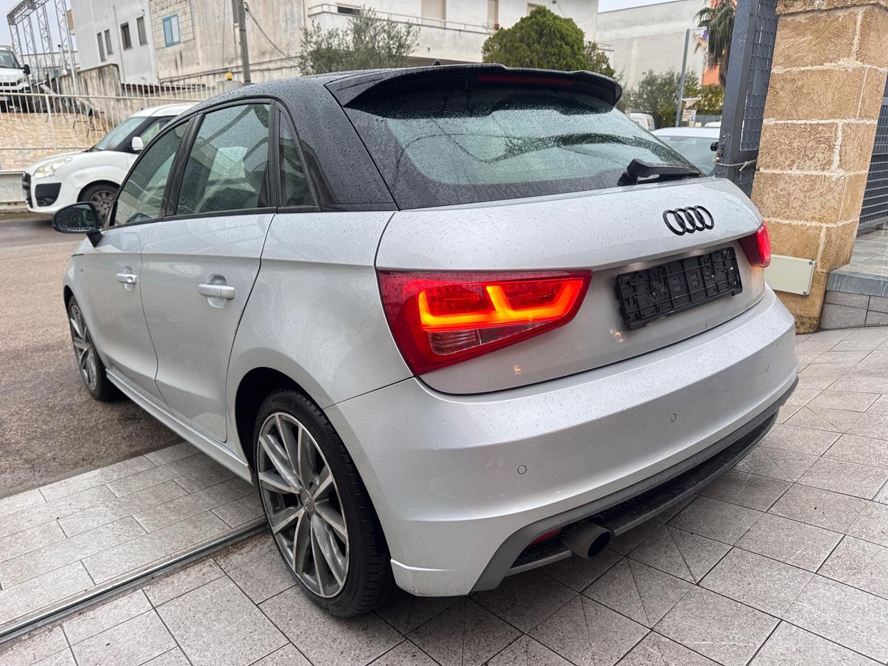 Audi A1 1.6 TDI S line edition plus-2014 LED/17"