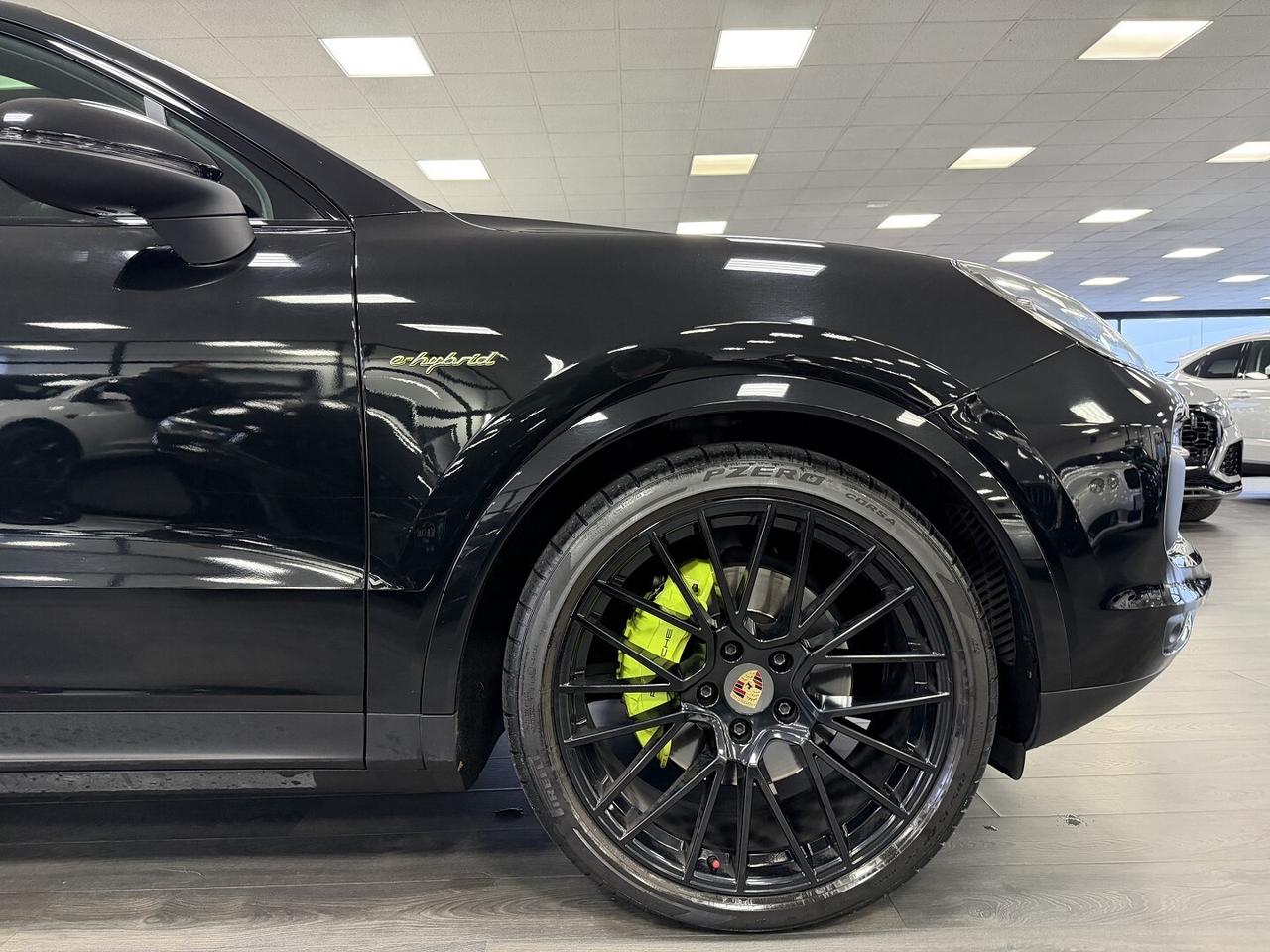 Porsche Cayenne Coupe e-hybrid Platinum Edition