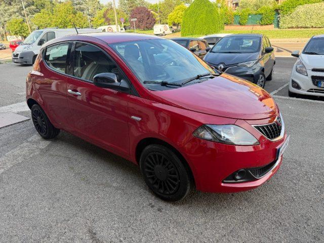 LANCIA Ypsilon 1.0 FireFly 5 porte S&S Hybrid Ecochic Silver