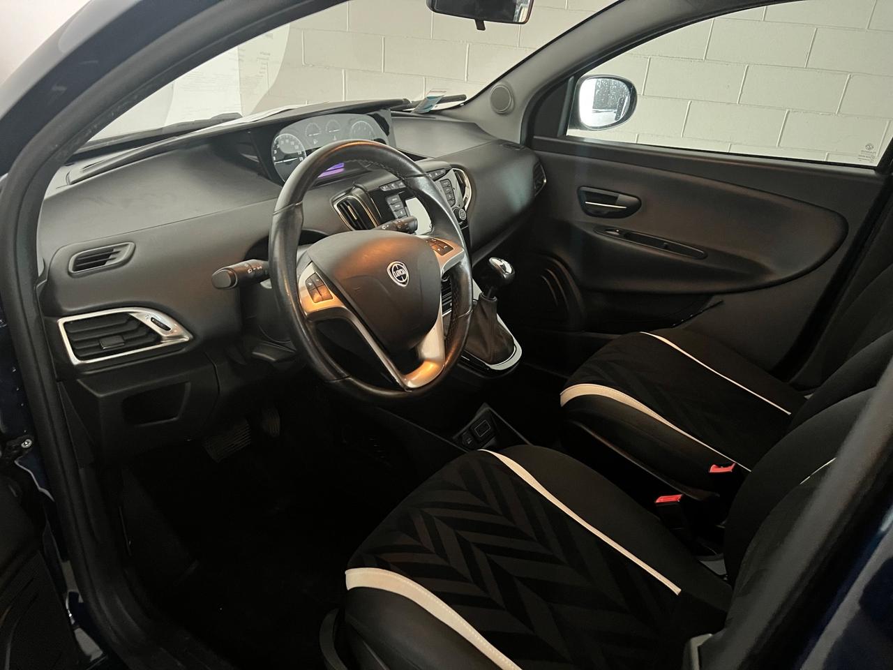 Lancia Ypsilon 0.9 TwinAir 85 CV 5 porte S&S DFN Gold