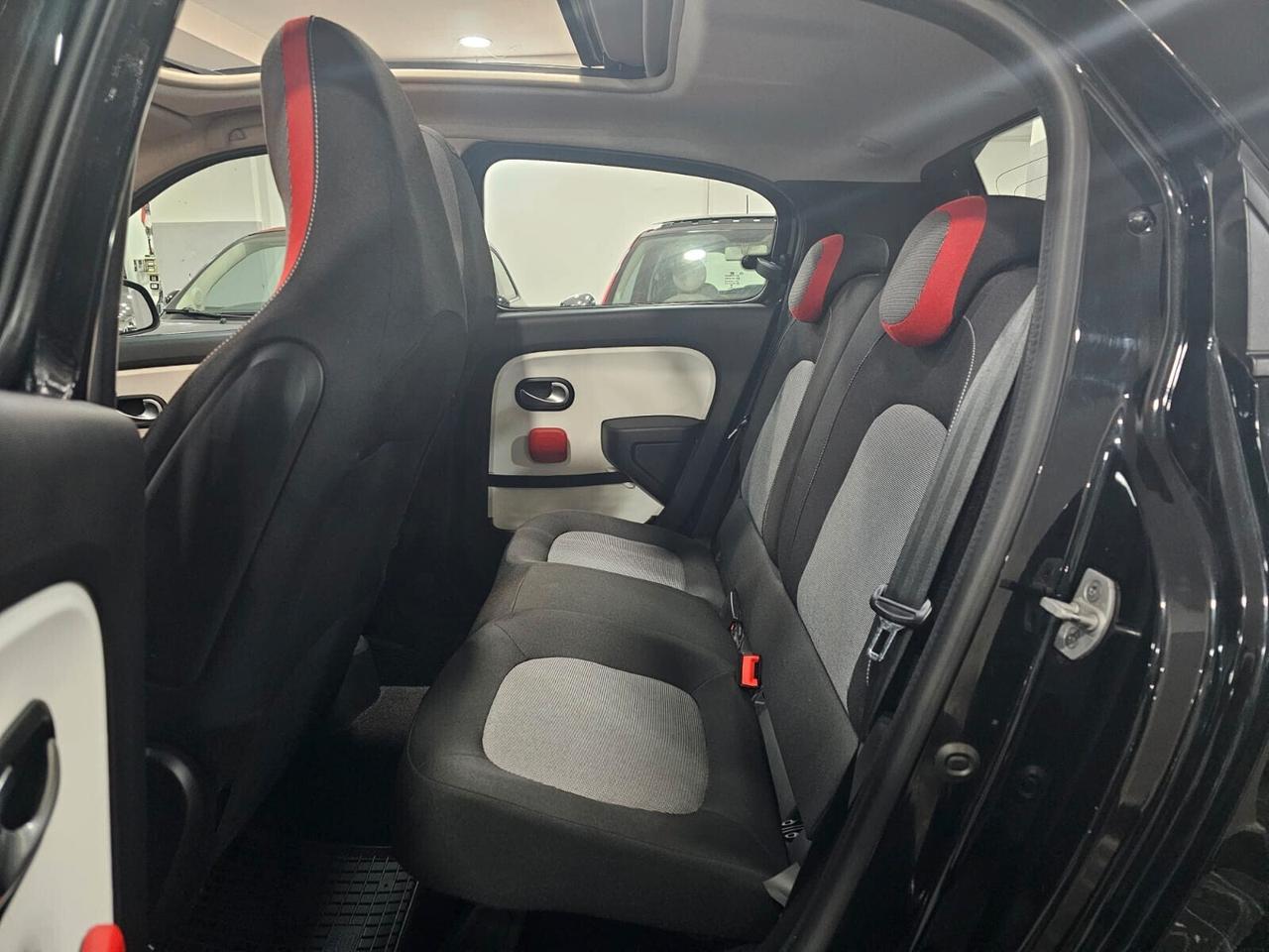 NUOVA RENAULT TWINGO ENERGY INTENS SCe 1.0 BENZ 65CV. GARANZIA UFFICIALE RENAULT. AUTO COME NUOVA.