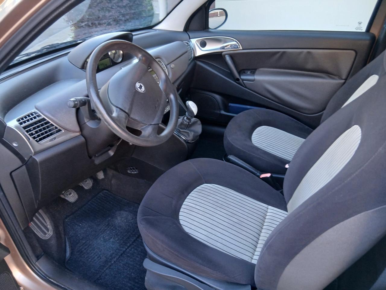 Lancia Ypsilon 1.2 Argento pronta consegna OK per neopatentati