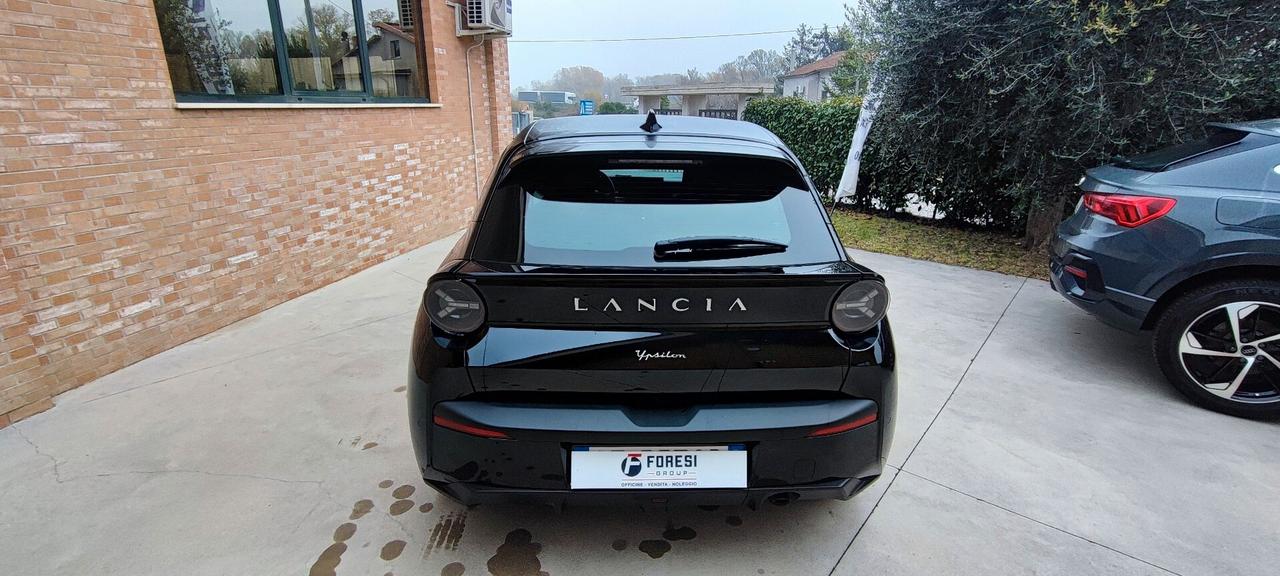 Lancia Ypsilon Hybrid e-DCT LX
