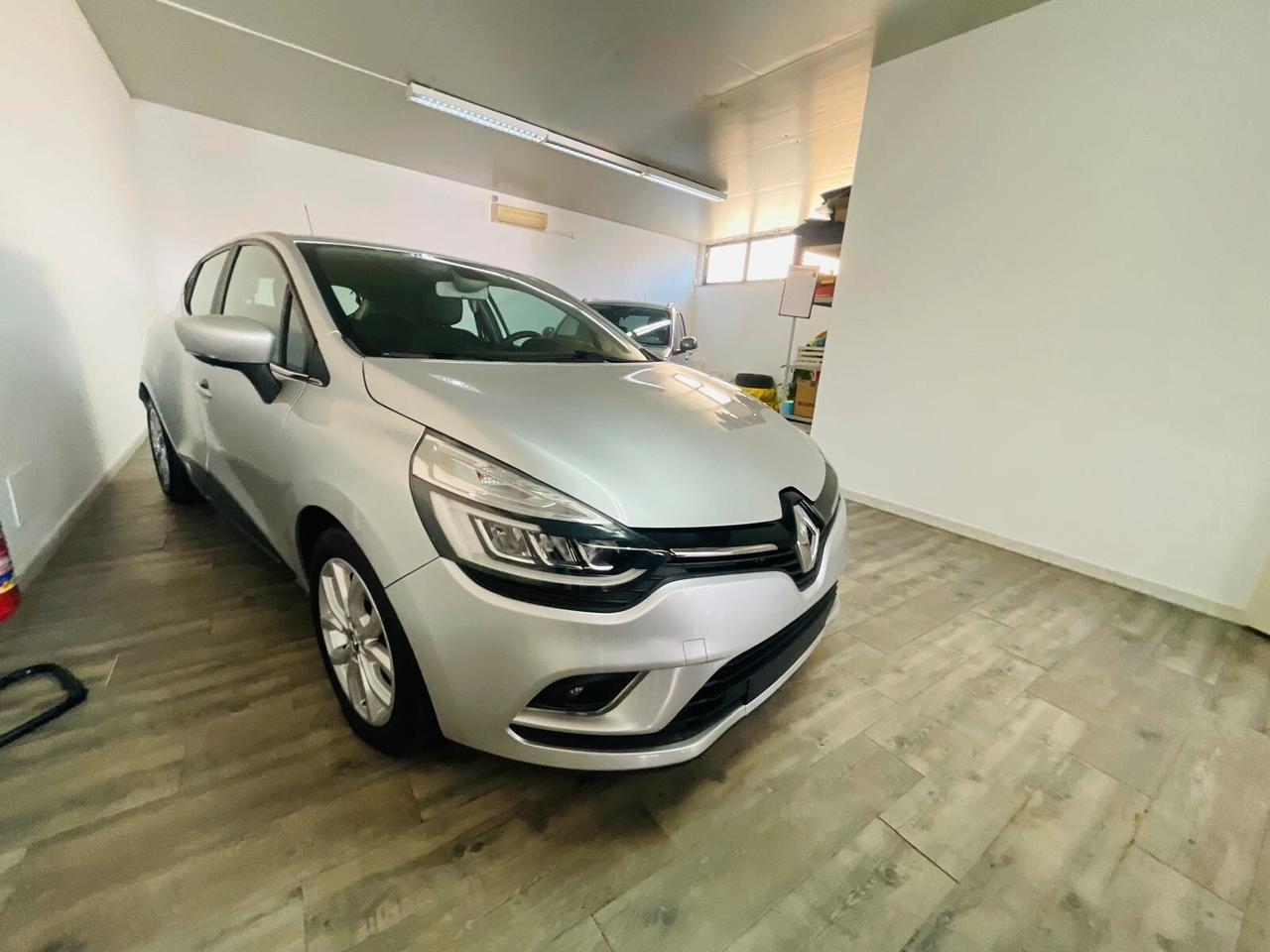 Renault Clio dCi 8V 90 CV 5 porte Moschino Intens