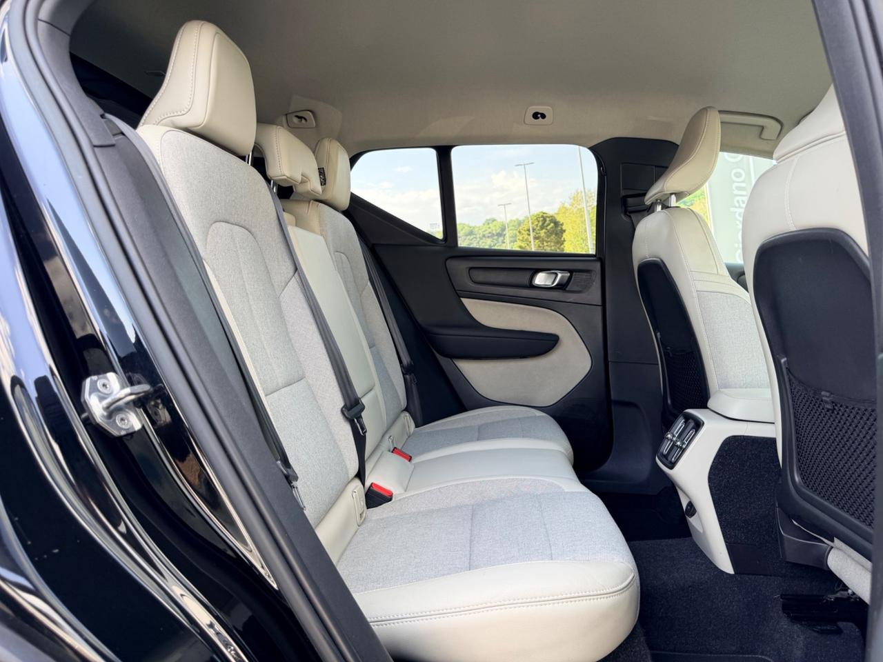 Volvo XC40 D3 AWD Geartronic Momentum in garanzia