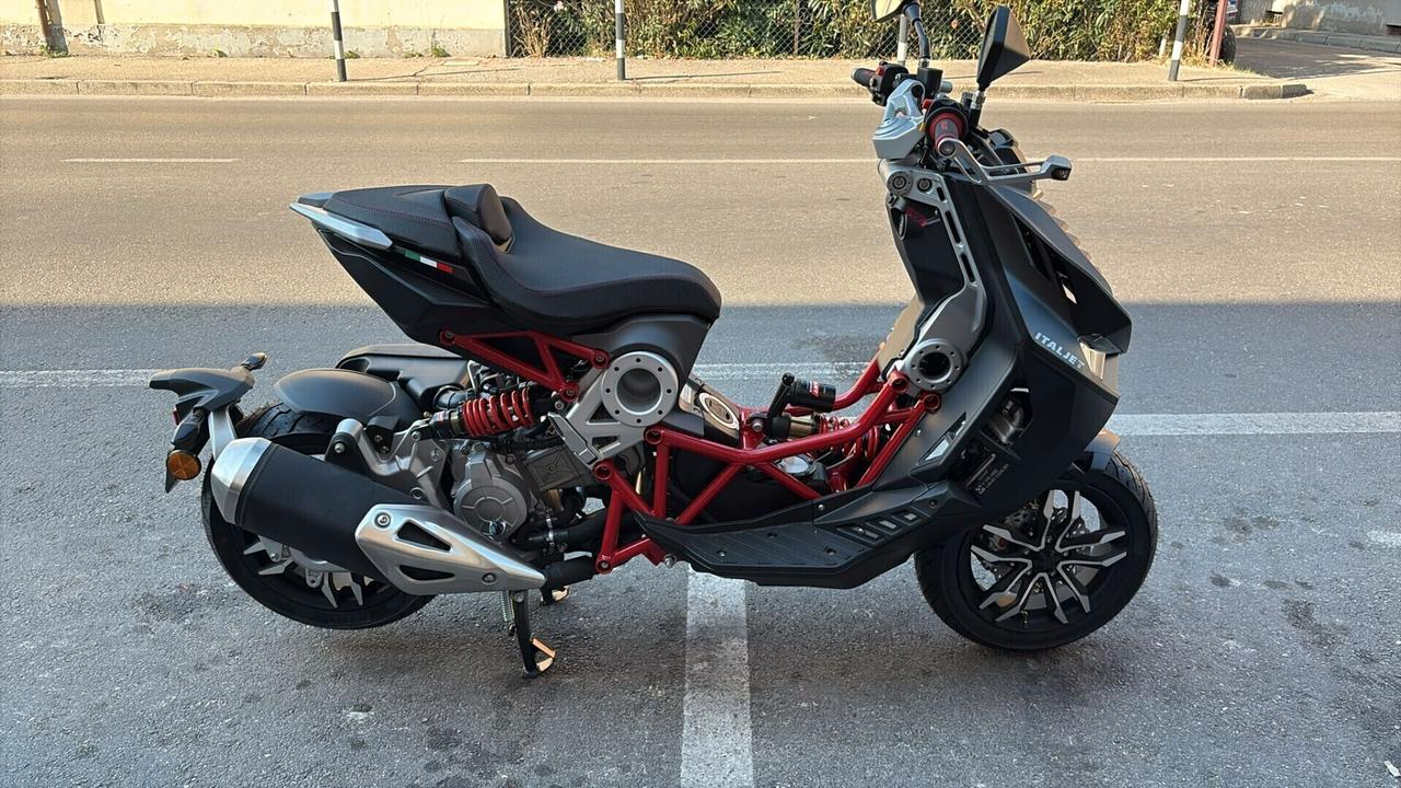 Italjet Dragster 125 KM0 a Euro 4490 - nei colori giallo/antracite o nero/grigio