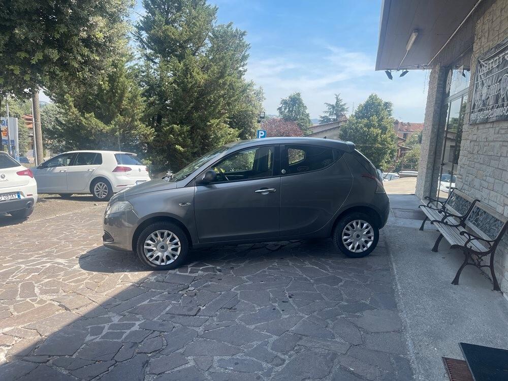 Lancia Ypsilon 0.9 TwinAir 85 CV 5 porte Metano Ecochic Gold