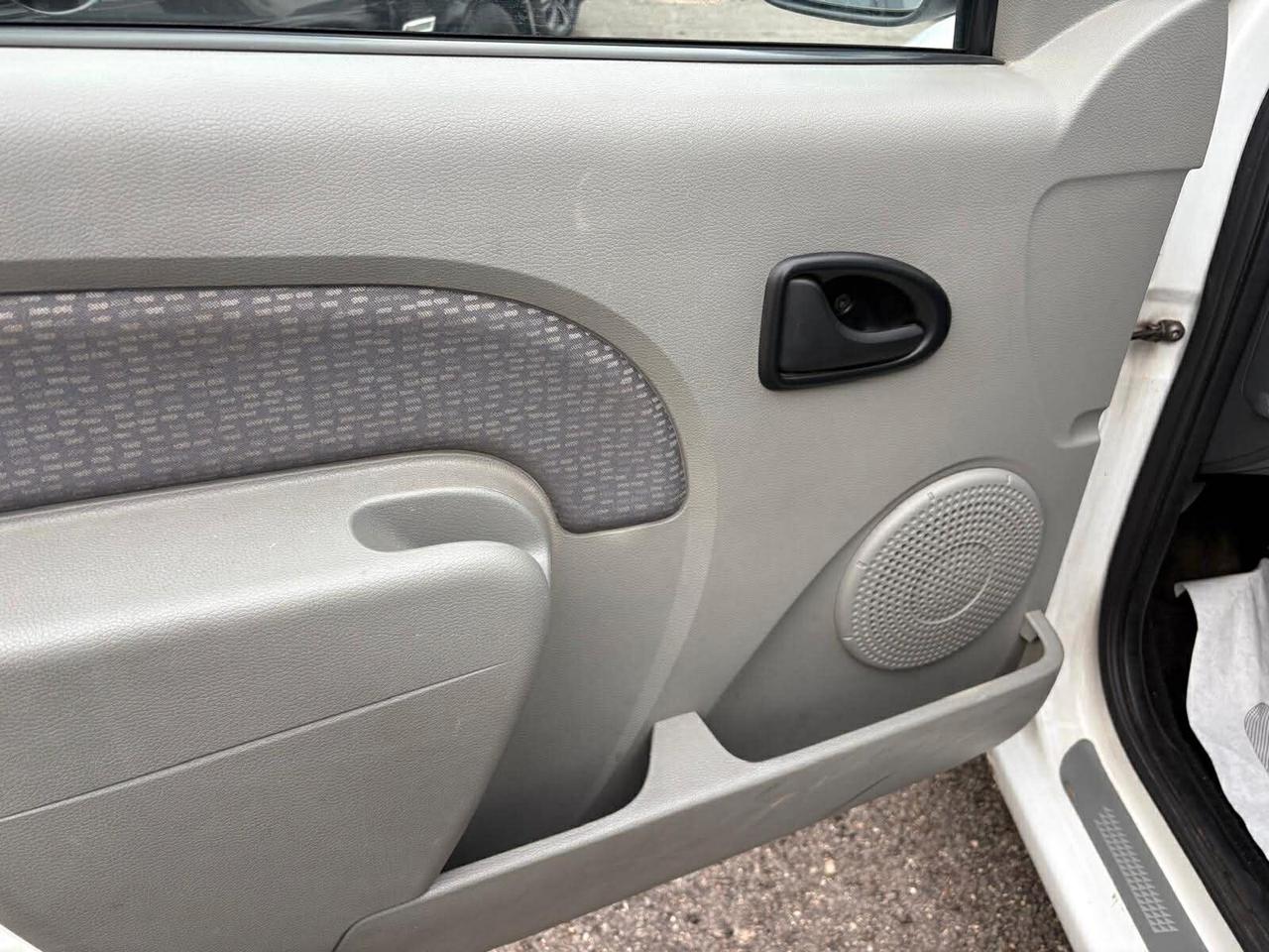 Dacia Logan MCV 1.6 16V 5 posti Lauréate