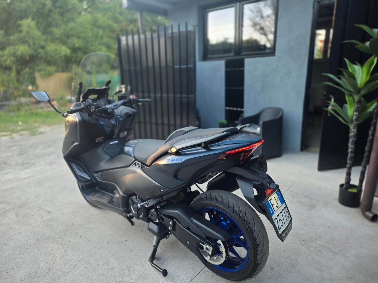 Yamaha T Max 560 Blue