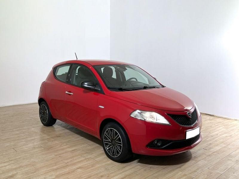 Lancia Ypsilon Ypsilon 1.0 FireFly 5 porte S&S Hybrid Ecochic Silver