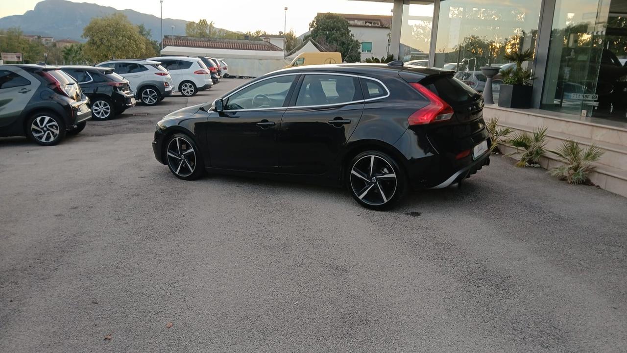 Volvo V40 D2 1.6 Powershift R-design Momentum