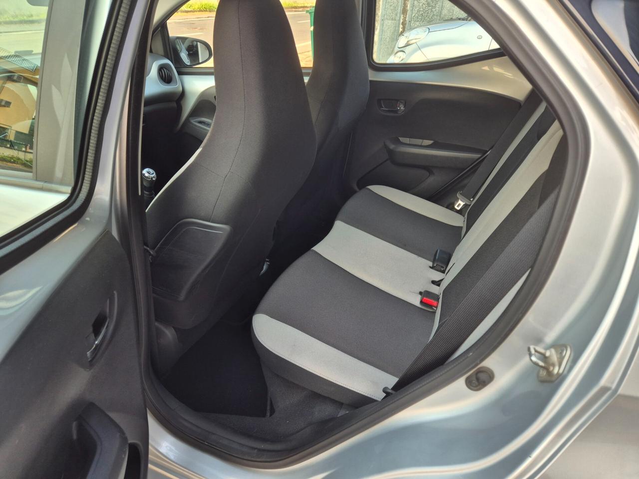 Toyota Aygo 1.0 VVT-i 69 CV 5 porte x-cool TSS