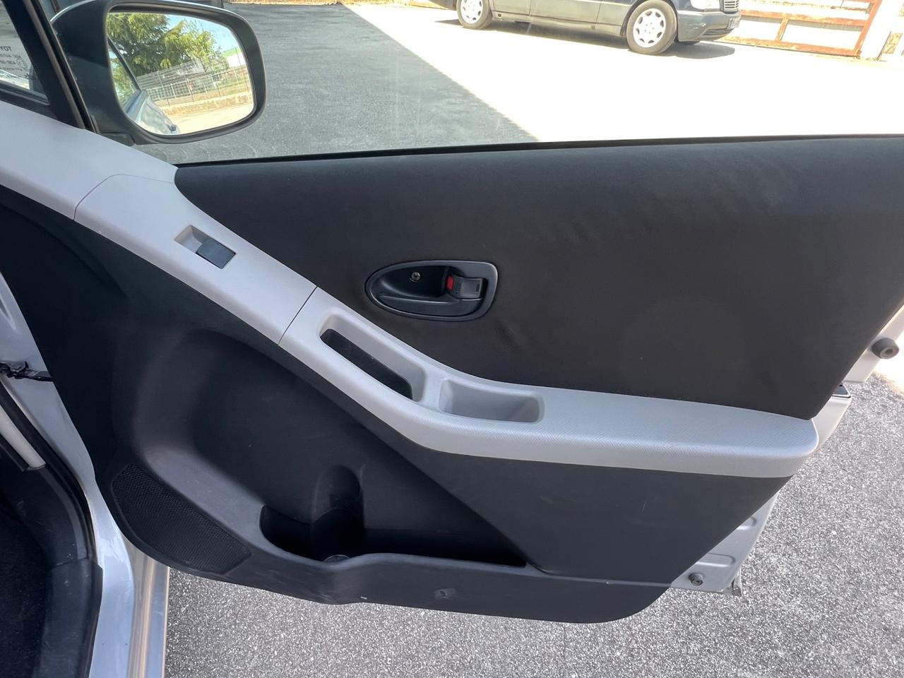 Toyota Yaris 1.0 5 porte Luxury pack FINANZIABILE