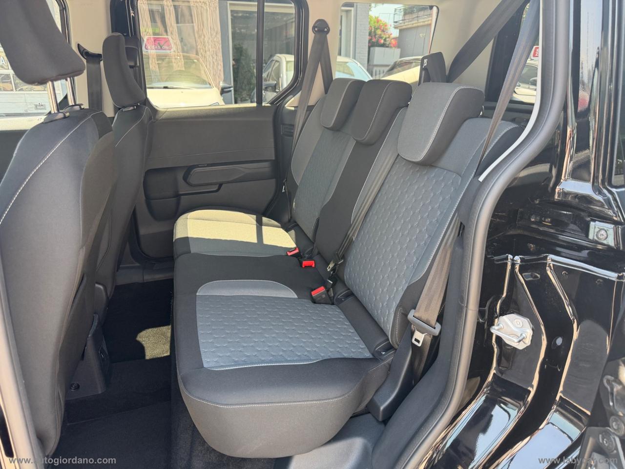 FORD Tourneo Courier 1.0 EcoBoost Titanium