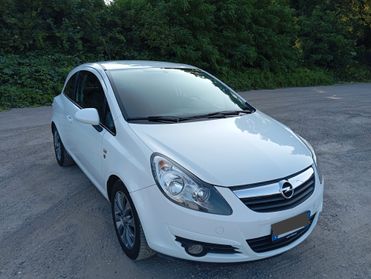 Opel Corsa 1.2 3 porte Club valuto permute