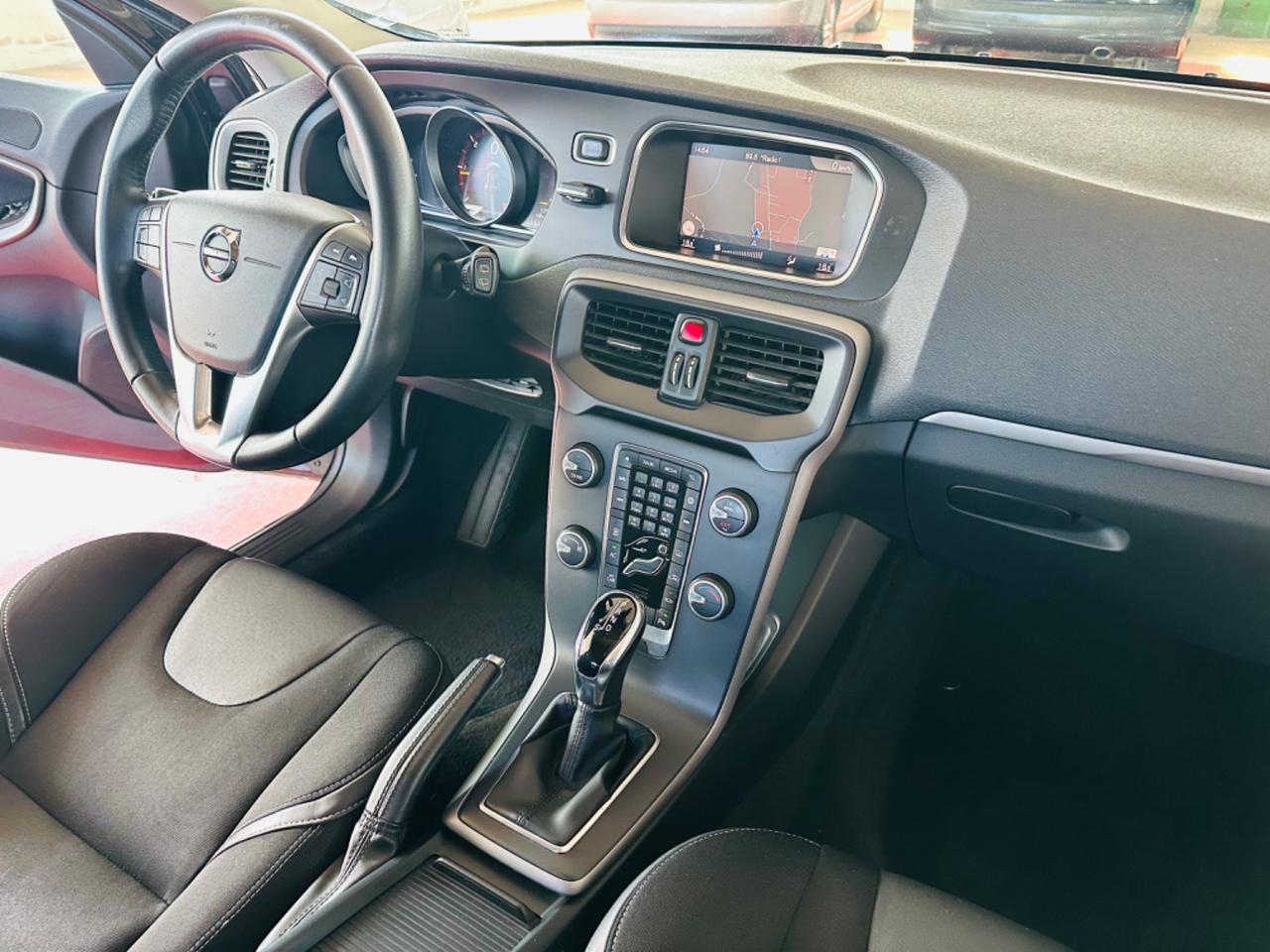 Volvo V40 2.0d Geartronic R-design