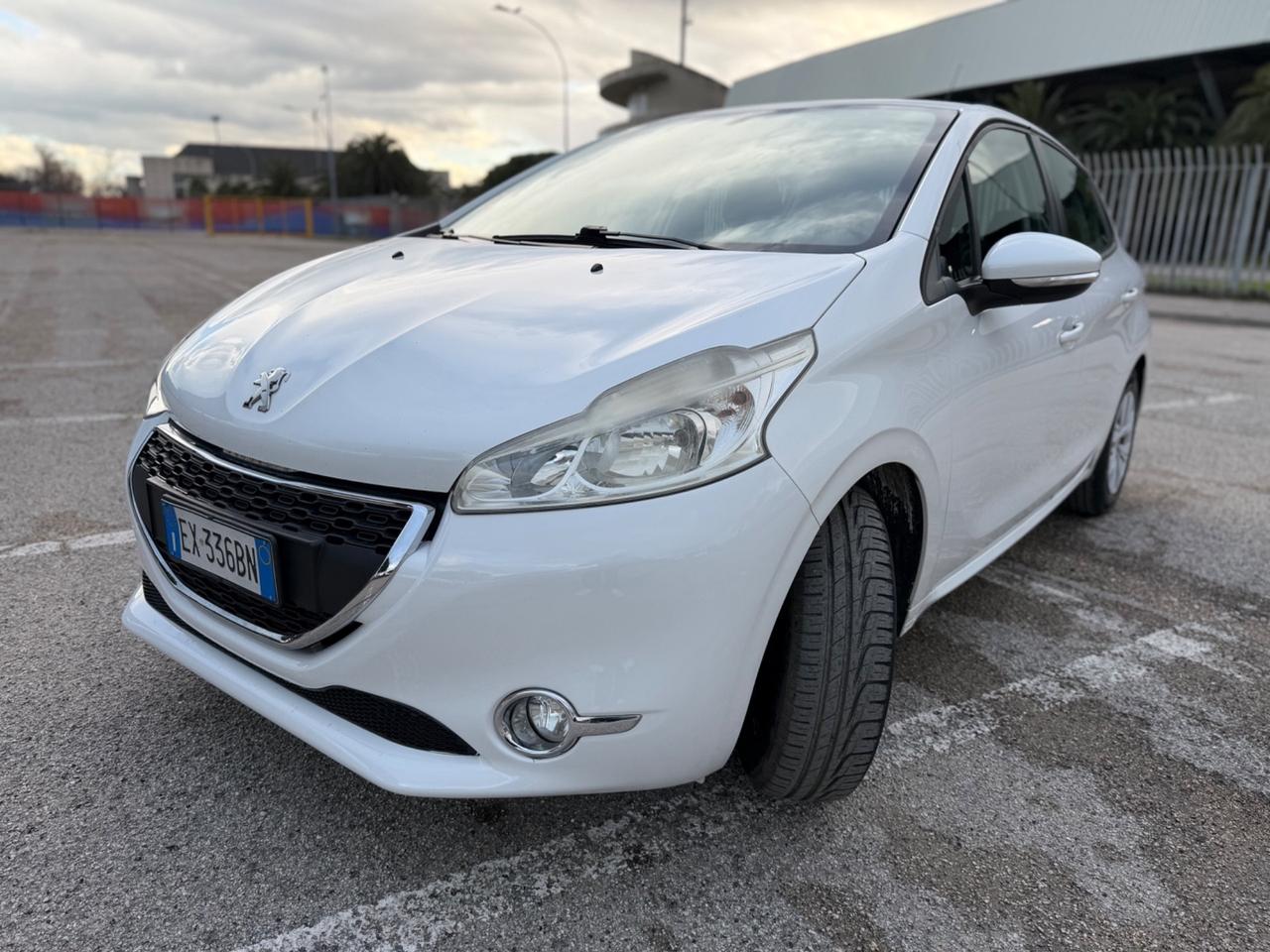 Peugeot 208 1.4 HDi 68 CV 5 porte Allure