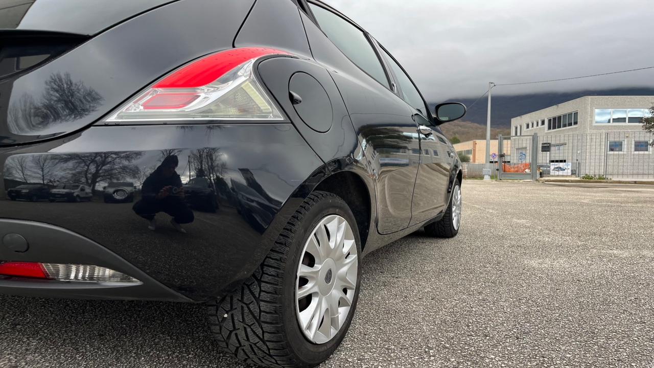 Lancia Ypsilon 1.3 MJT 16V 95 CV 5 porte S&S Silver