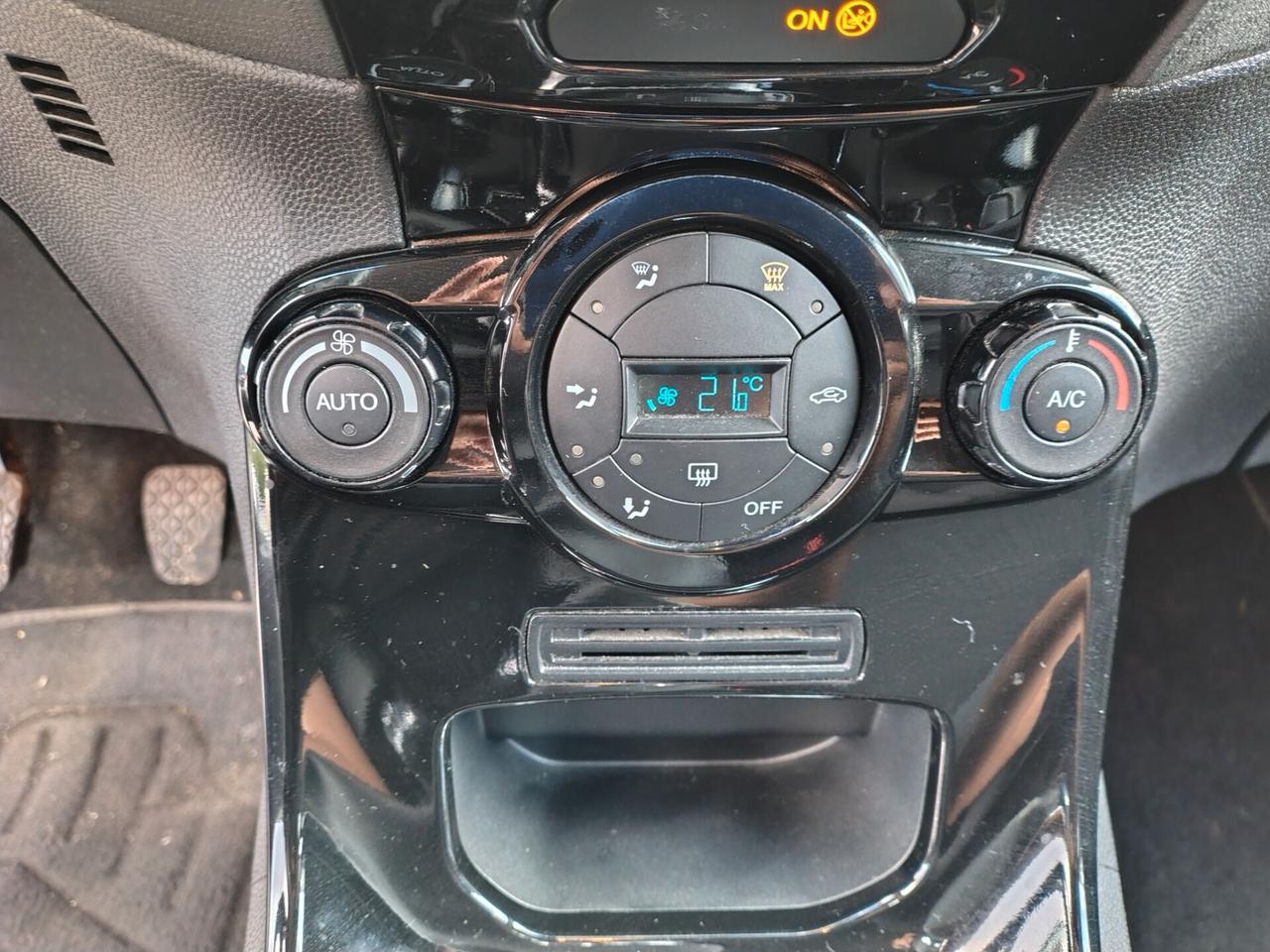 Ford Fiesta 1.5 TDCi 75CV 5 porte Titanium