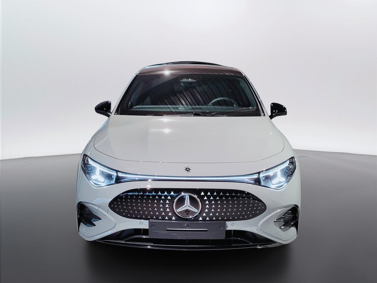 Mercedes-Benz CLA 250+ con tecnologia EQ