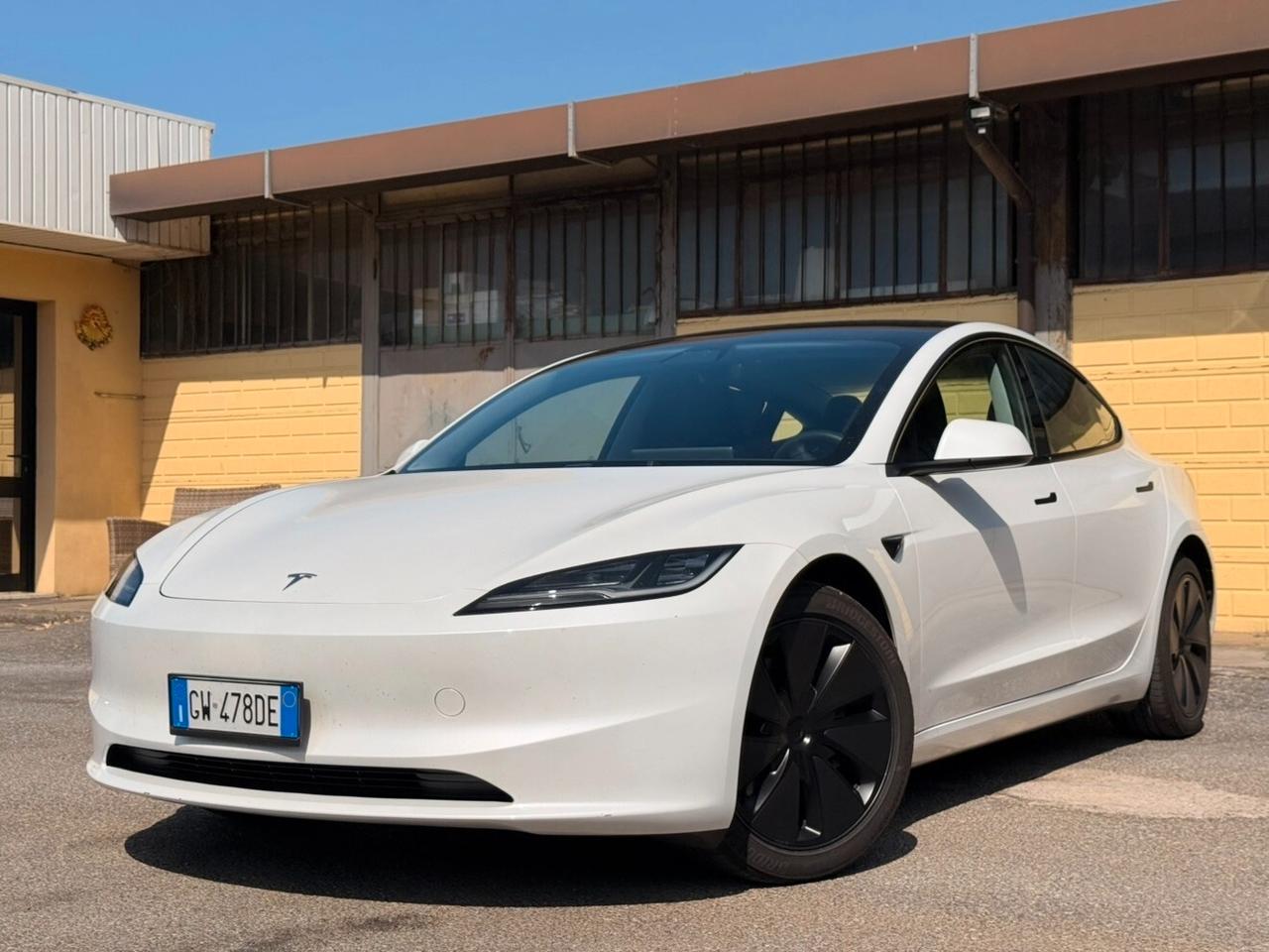 Tesla Model 3 Restyling Highland Premium