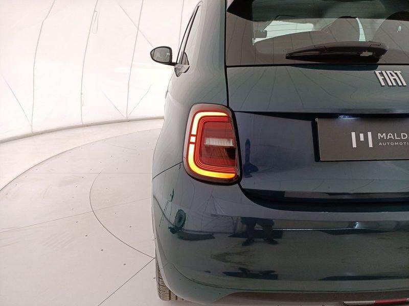 FIAT 500 LA NUOVA E Nuova Hatchback My23 La Nuova - 320 Berlina