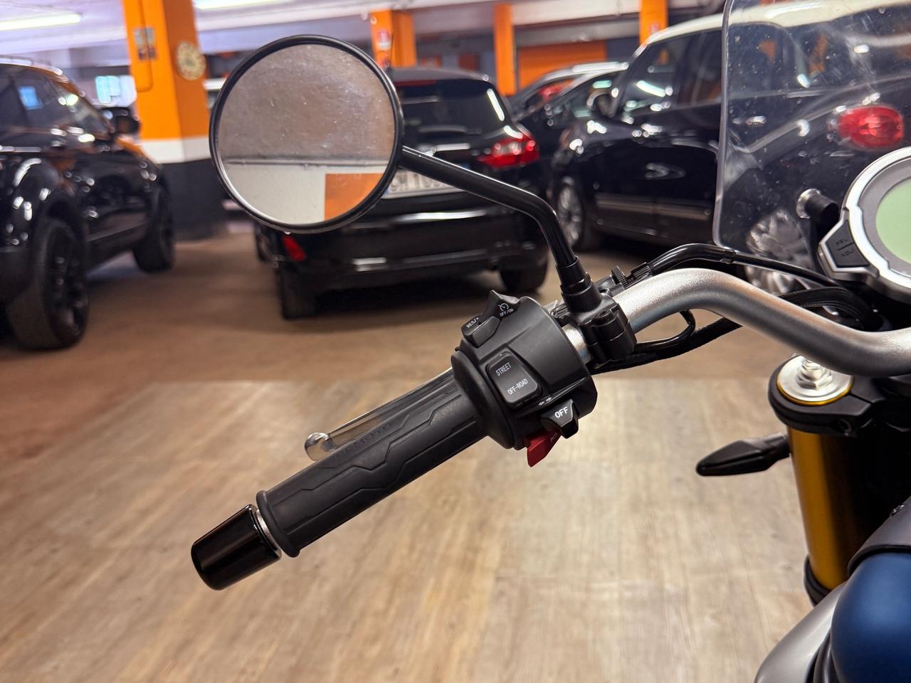 MERAVIGLIOSA CF-MOTO CON SOLI 2332 KM UNICO PROPRIETARIO