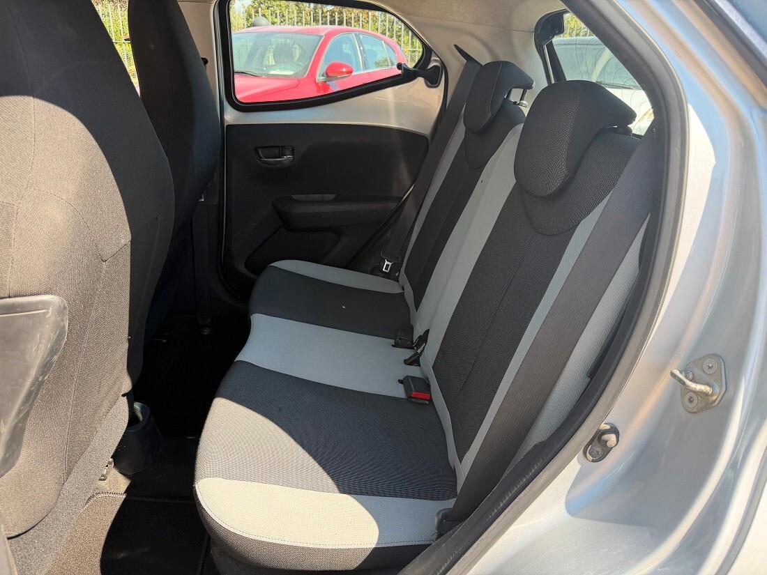 Toyota Aygo 1.0 VVT-i 69 CV 5 porte x-cool TSS