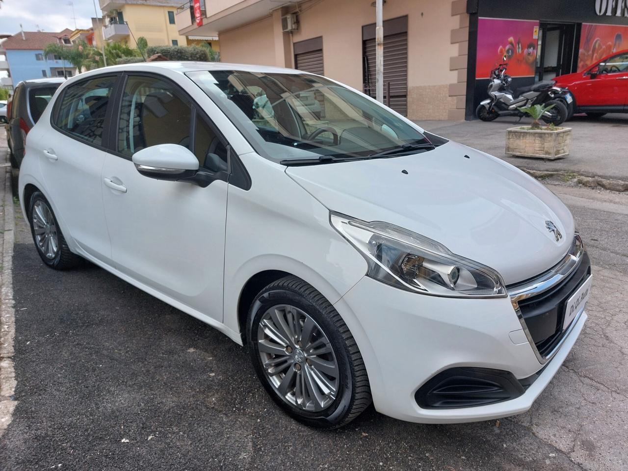 Peugeot 208 1.2 Gpl 82 Cv 5p Allure