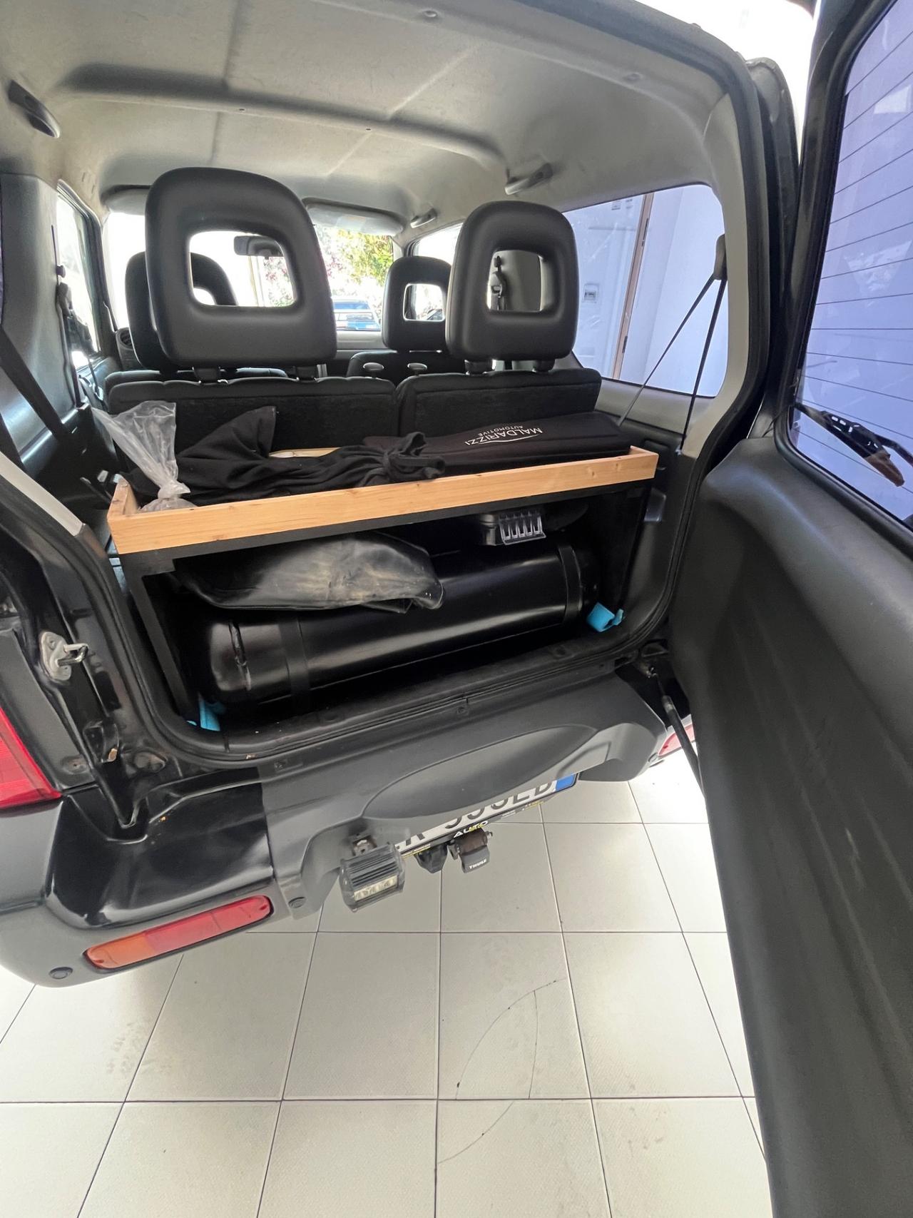 Suzuki Jimny 1.3i 16V cat 4WD JLX Più