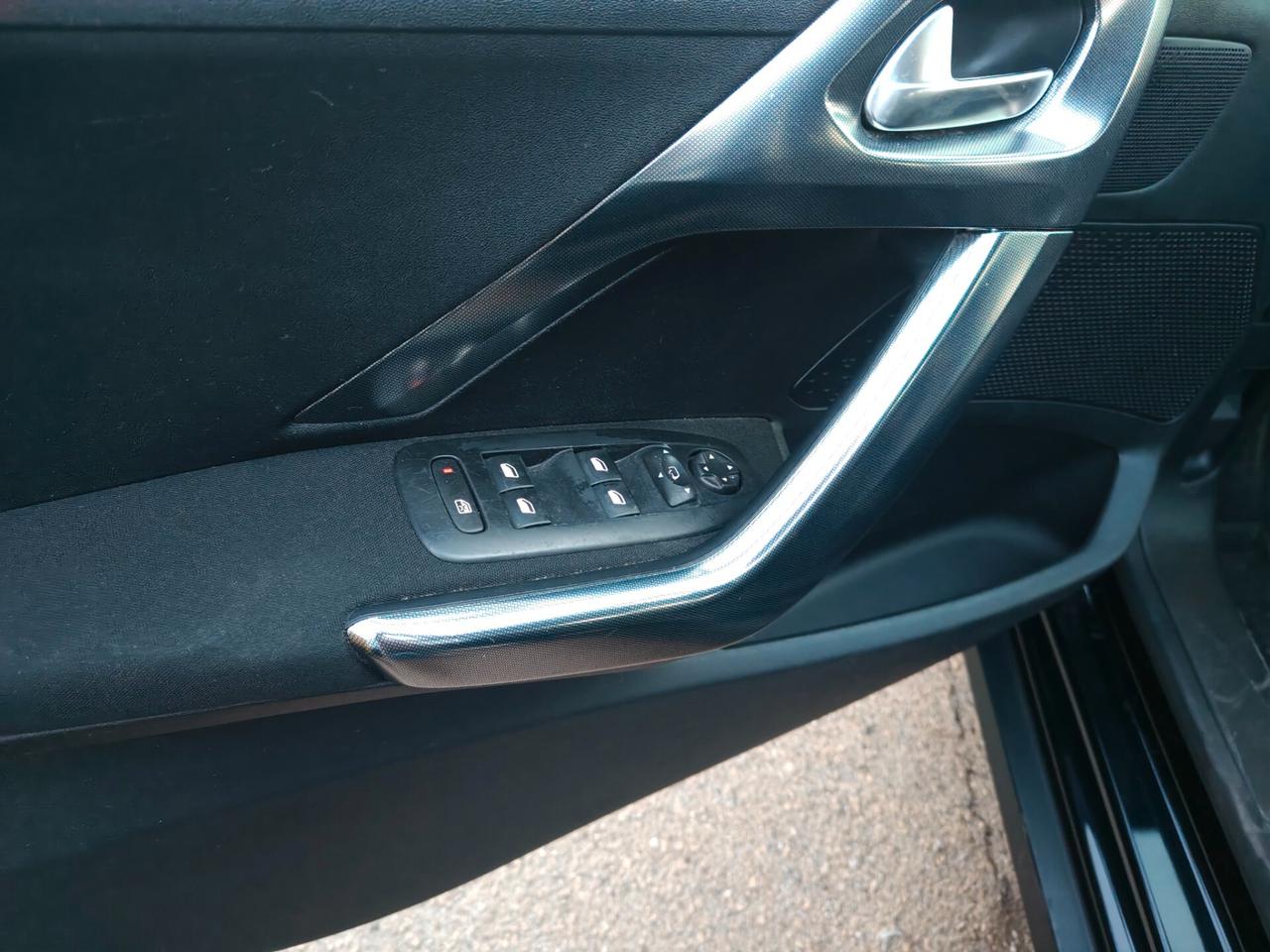 Peugeot 2008 1.6 e-HDi 115 CV Stop&Start Allure