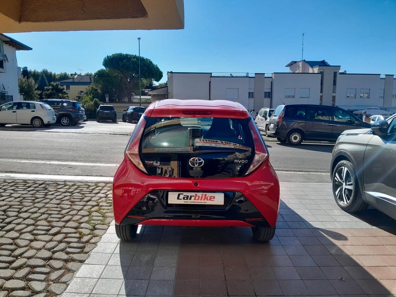 Toyota Aygo 1.0 VVT-i 69 CV 5 porte x-cite