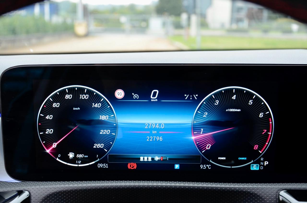 MERCEDES-BENZ A180 AMG LINE PREMIUM PLUS 136cv AUTO, UNICOPROPRIETARIO, TETTO, NIGHT PACK, FARI LED, LUCI 64 COLORI, PERMUTE