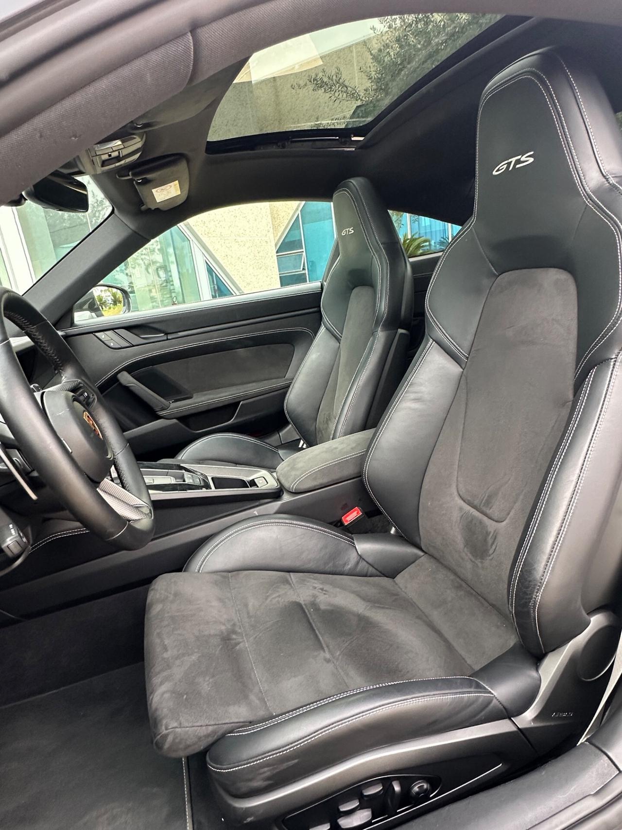 Porsche 992 Carrera 4 GTS possibilità noleggio no scoring