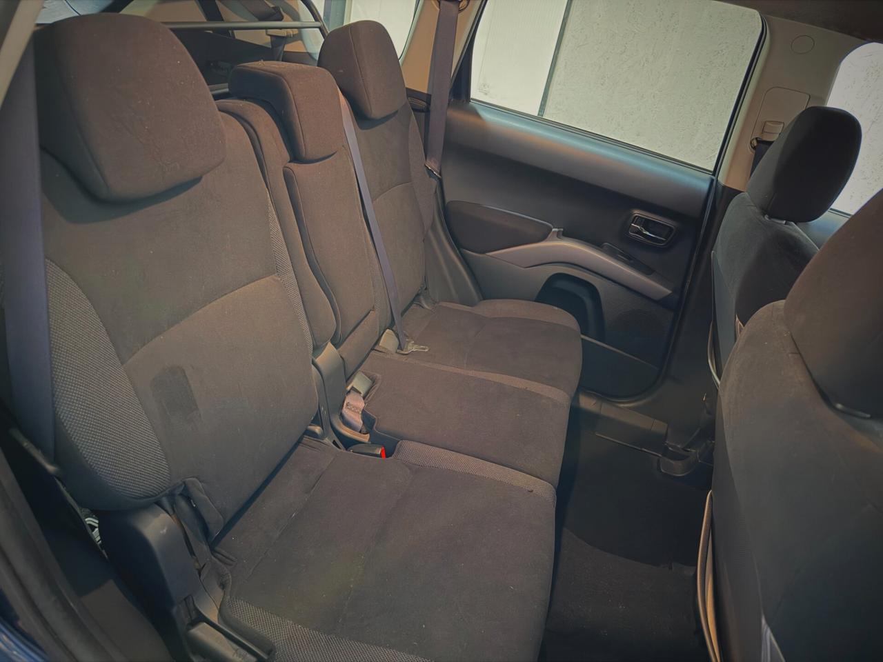 Mitsubishi Outlander 2.0 DI-D Intense - Autocarro