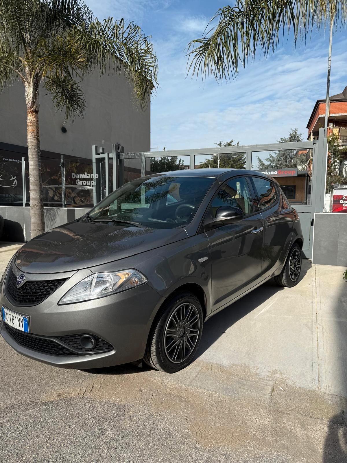 Lancia Ypsilon 1.0 FireFly 5 porte S&S Hybrid Ecochic Gold