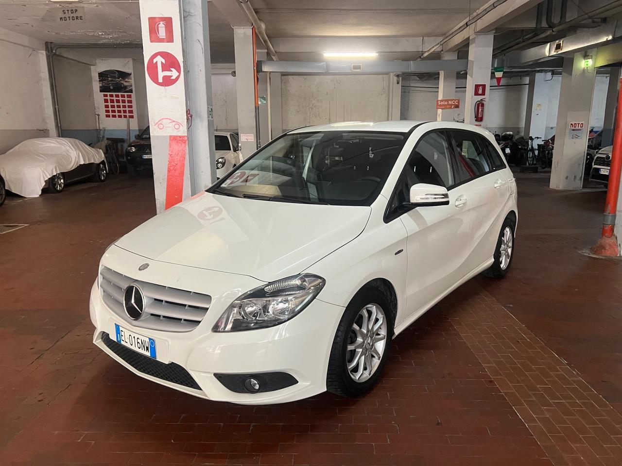 Mercedes B180 90Kw (BENZINA EURO5) NEOPATENTATI OK