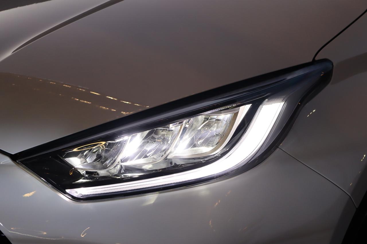 Toyota YARIS HYBRID LOUNGE AUTO TETTO PANORAMA PELLE CAMERA LED SOLO 45.000KM ANCHE GUIDABILE DA NEOPATENTATI