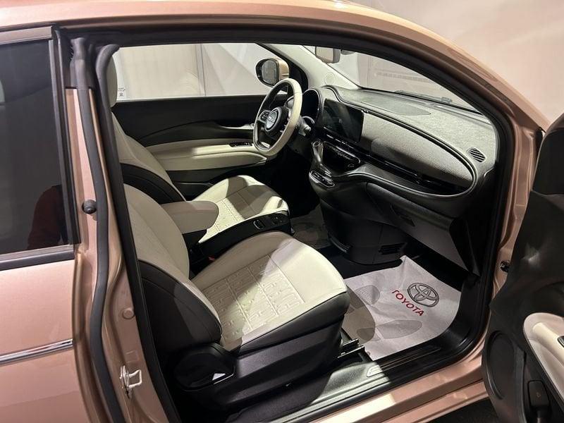 FIAT 500 La Prima "Rose Gold" 3+1 42 kWh