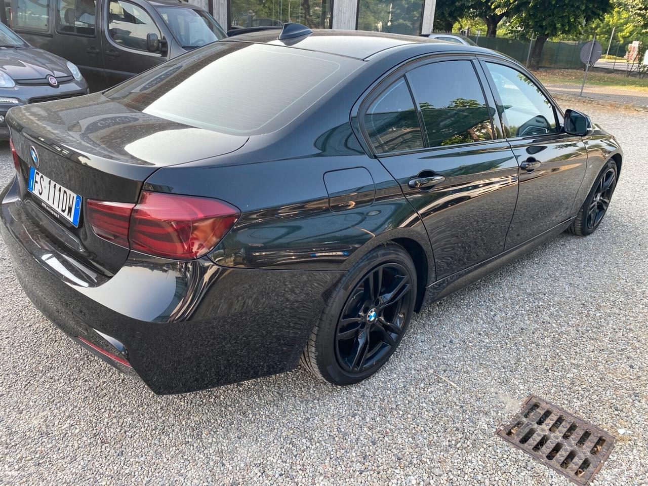 Bmw 318 318i M-SPORT Benzina Automatica 136 Cv. Full Black