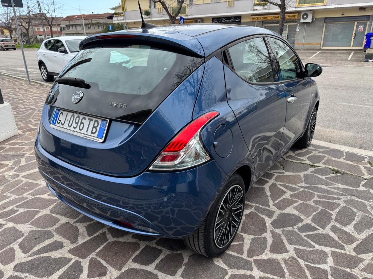 Lancia Ypsilon 1.0 FireFly 5 porte S&S Hybrid Alberta Ferretti