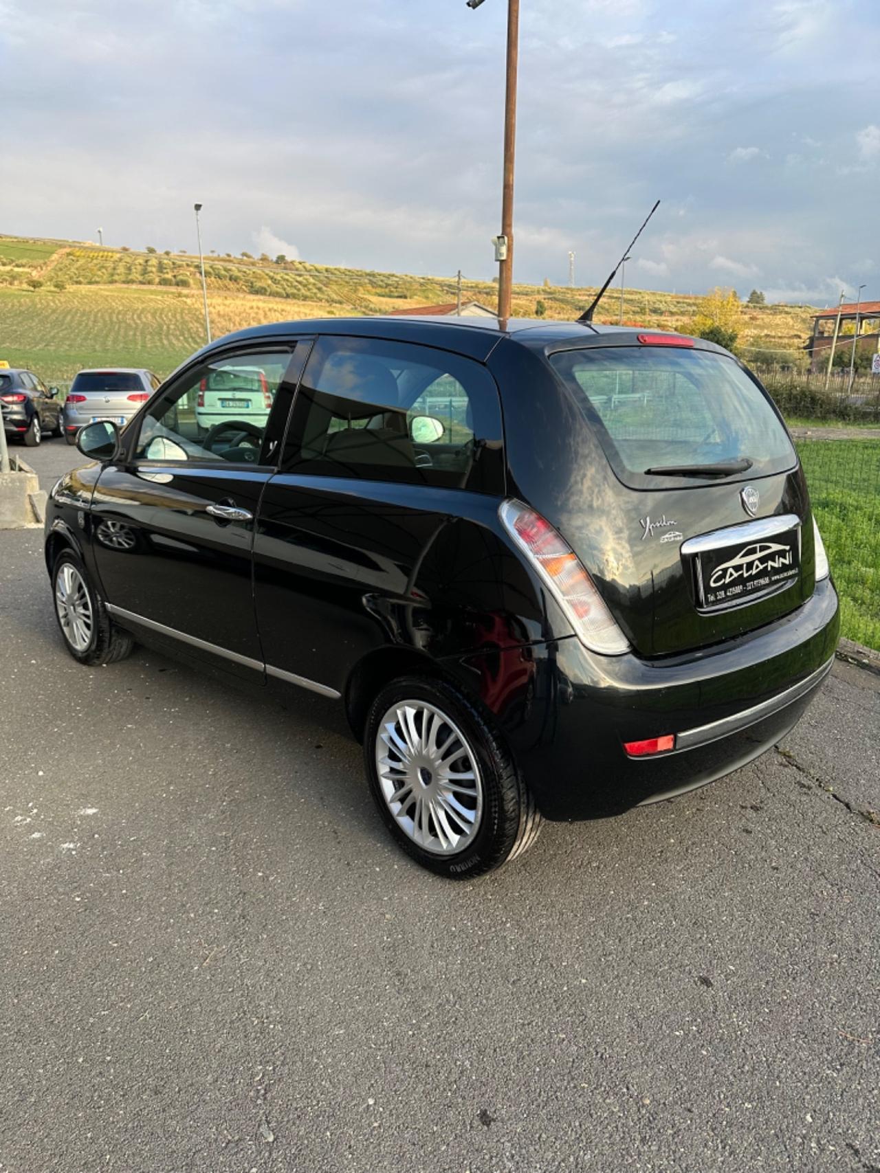 Lancia Ypsilon 1.3 MJT 75 CV Unyca