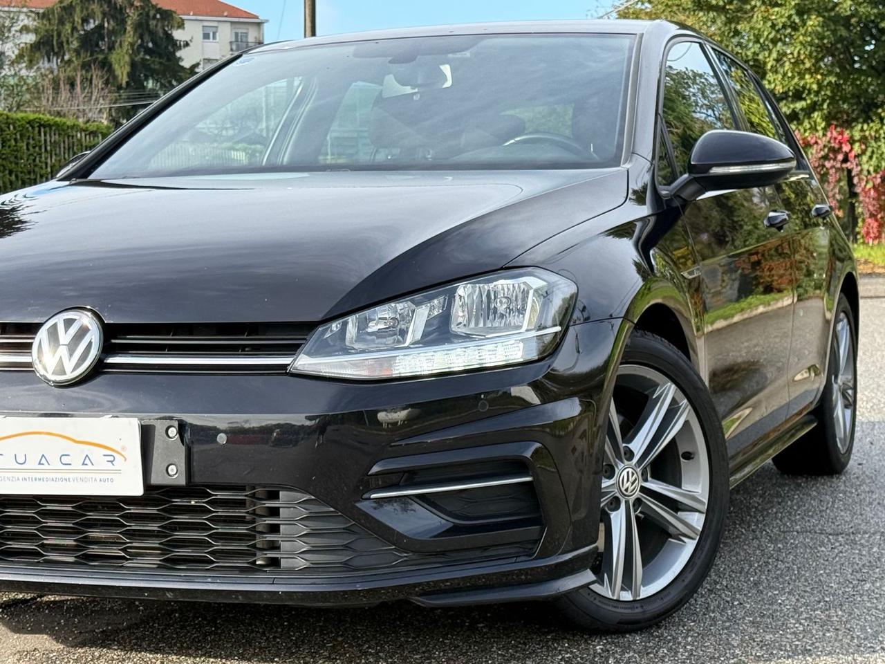 Volkswagen Golf 1.6 TDI R LINE