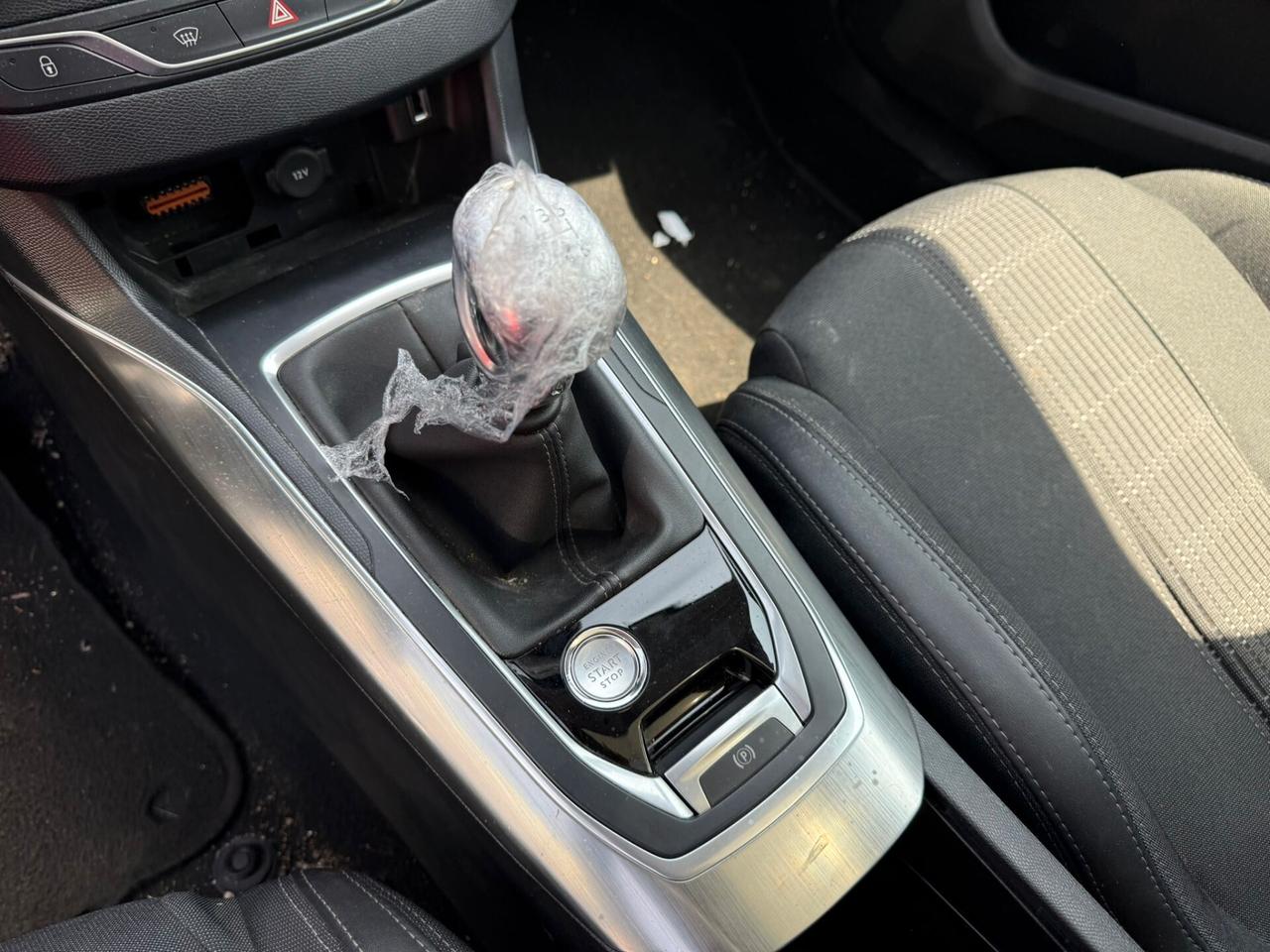 Peugeot 308 S.W. 1.5 Hdi Testata rotta