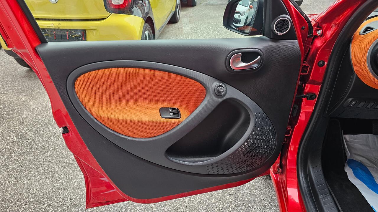 Smart ForFour 90 0.9 Turbo twinamic Passion NAV ANDROID JBL TAGL UFF LED RETROCAM