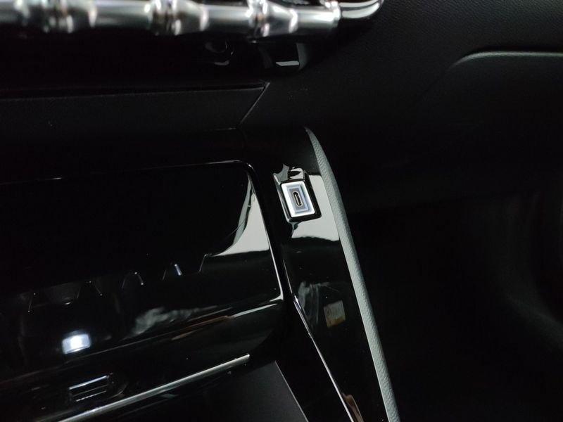 Peugeot 2008 PureTech 130 S&S EAT8 Allure