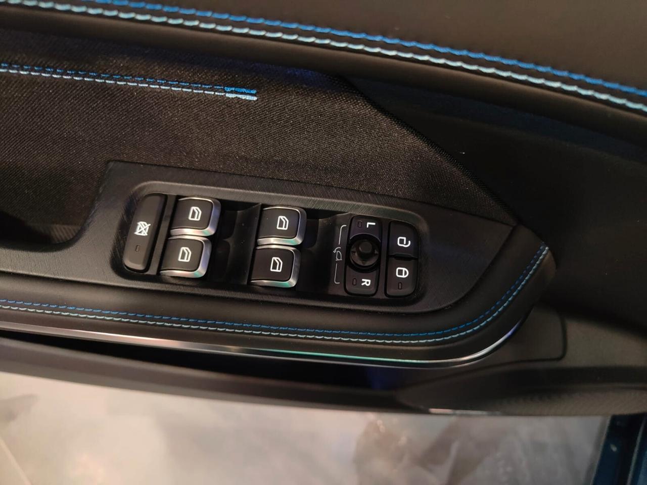 Lynk&co 01 PHEV Tetto Apribile