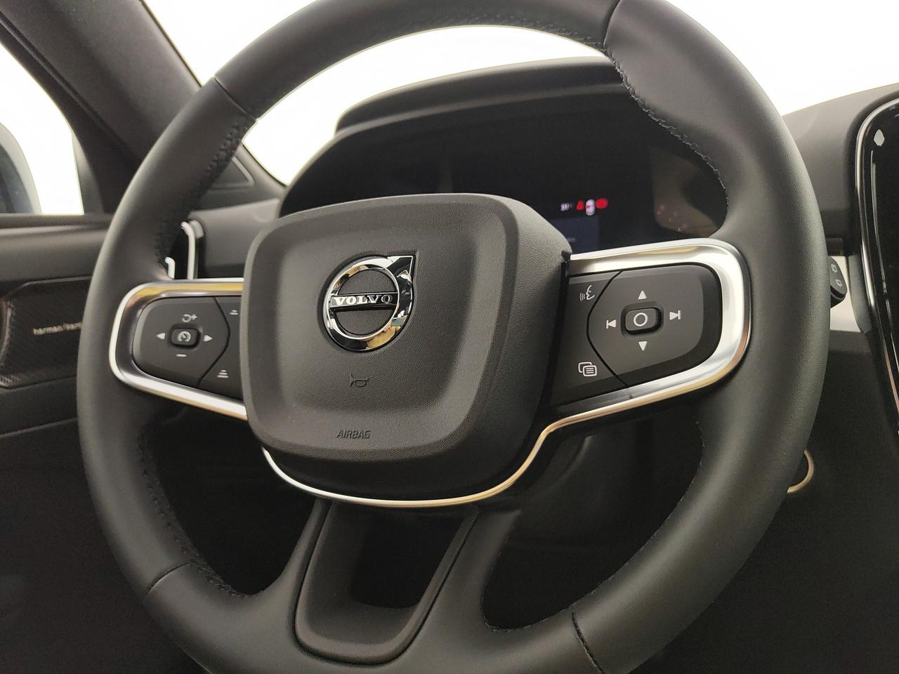 VOLVO XC40 2.0 b3 Plus Black Edition auto