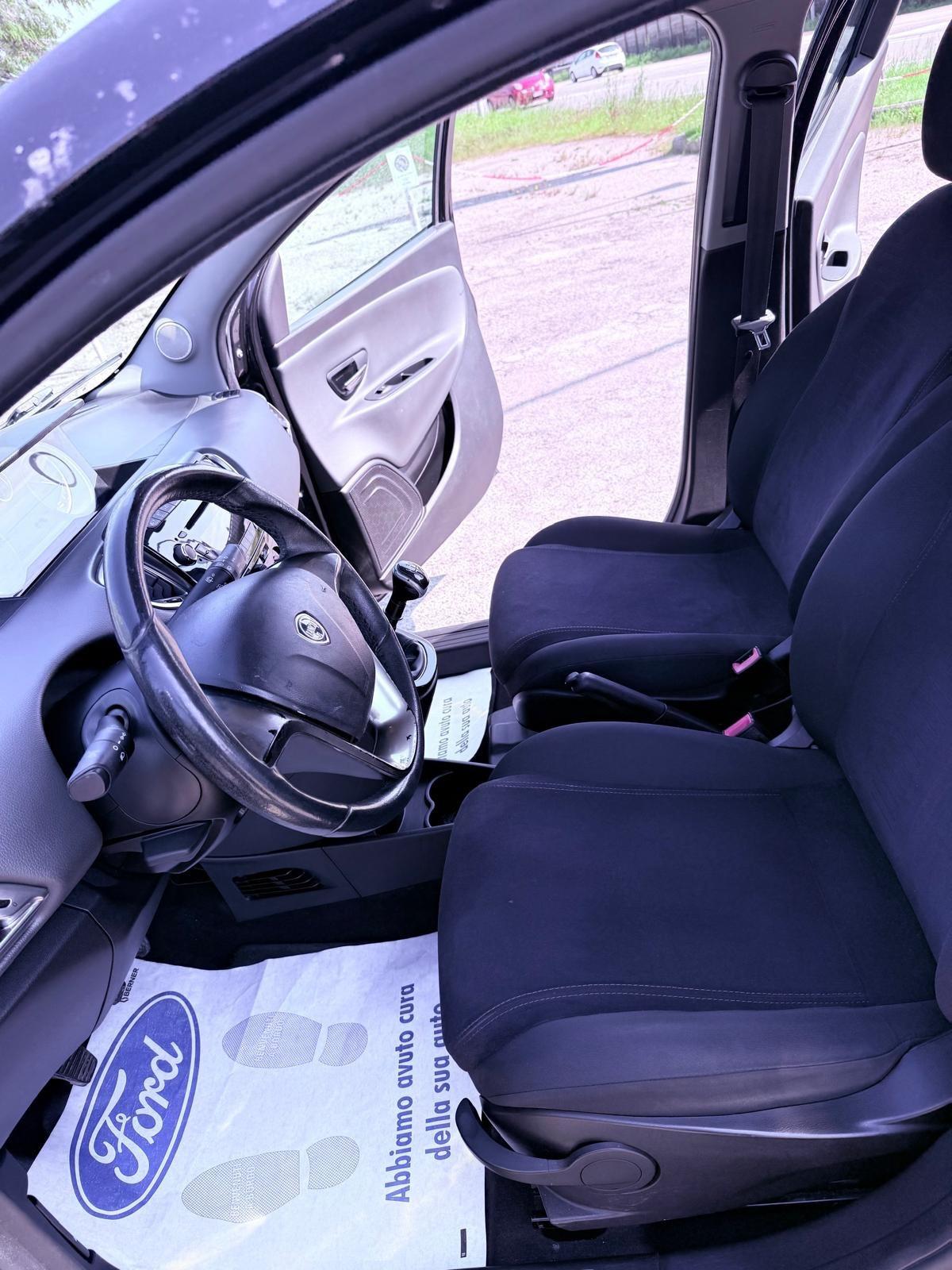 Lancia Ypsilon 1.3 MJT 16V 95 CV 5 porte Ok neopatentati