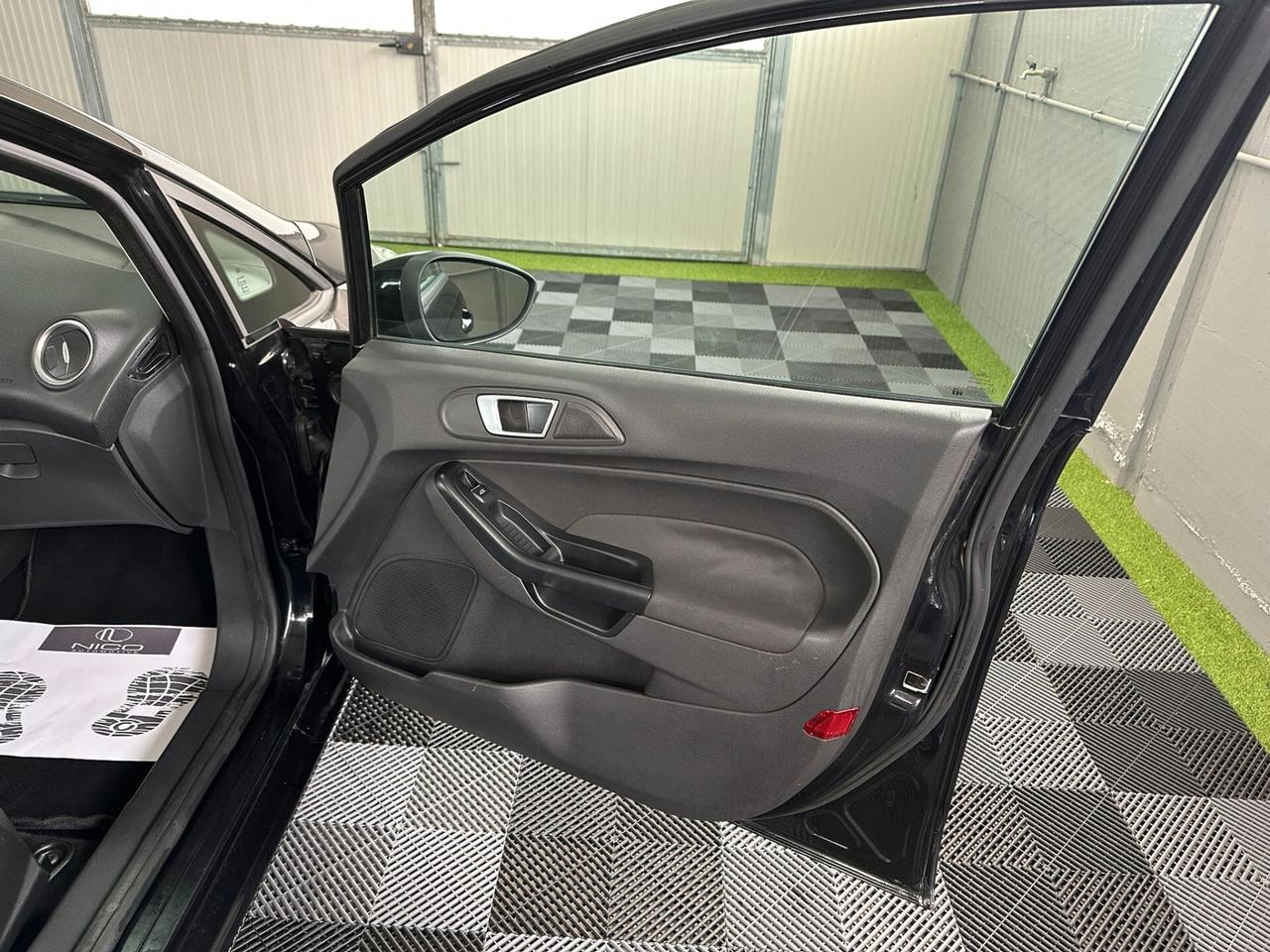 Ford Fiesta 1.5 TDCi 75CV 5 porte Titanium